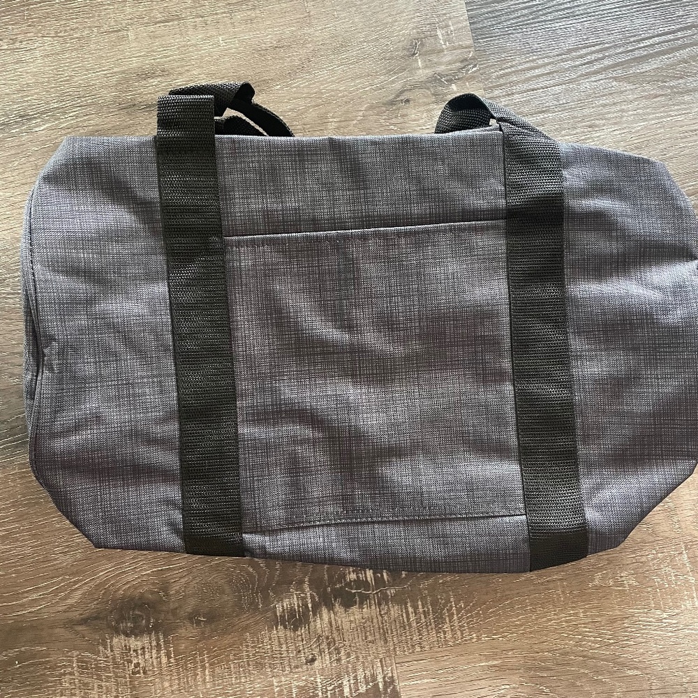 NEW Thirty-One Jr Rec Duffle Black Cross Pop